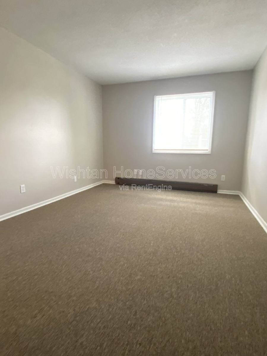 Apartment for rent at 217 Charleston Blvd #1, Macomb, IL 61455