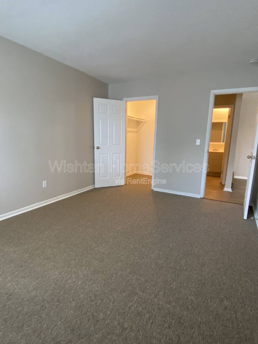 Apartment for rent at 217 Charleston Blvd #1, Macomb, IL 61455