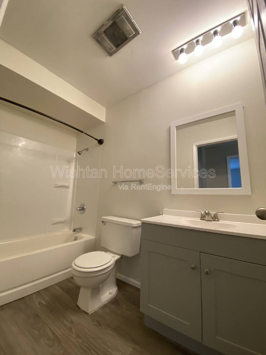 Apartment for rent at 217 Charleston Blvd #1, Macomb, IL 61455
