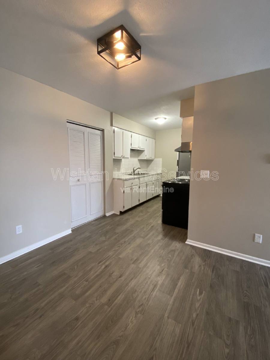 Apartment for rent at 217 Charleston Blvd #1, Macomb, IL 61455