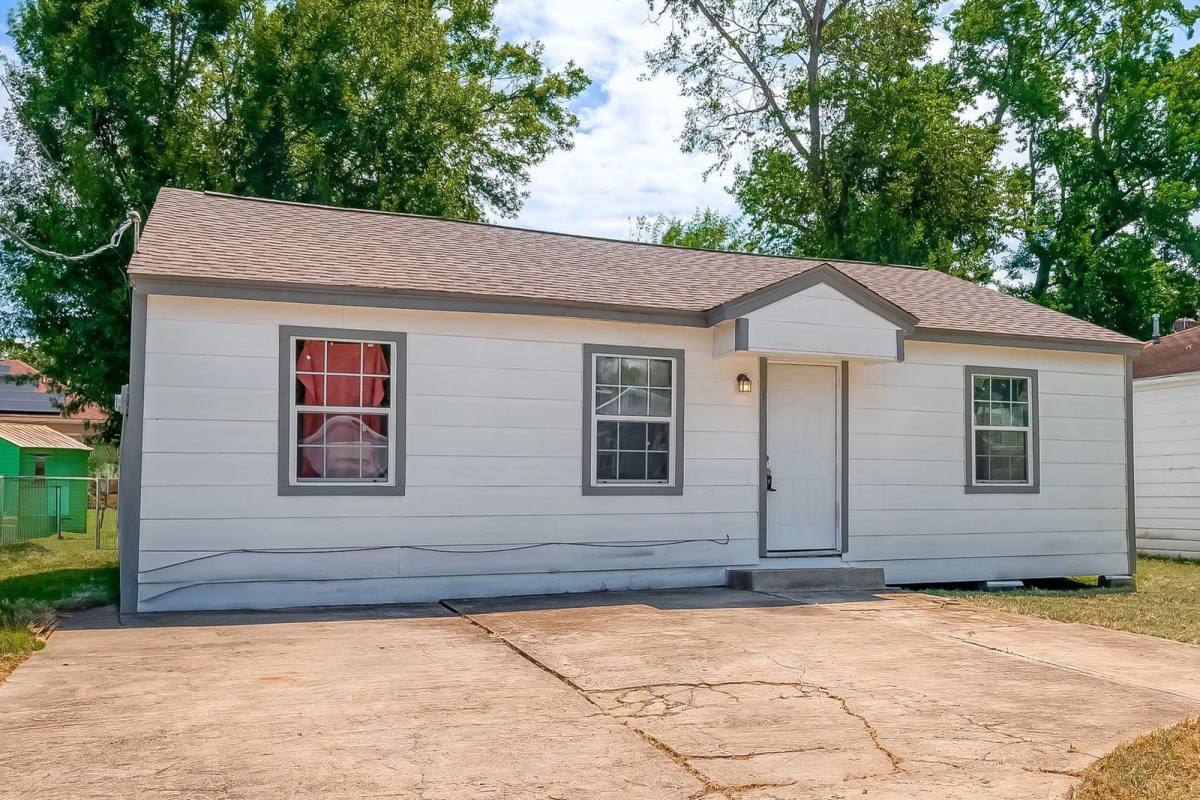 House for rent at 6823 Goforth St, Houston, TX 77021
