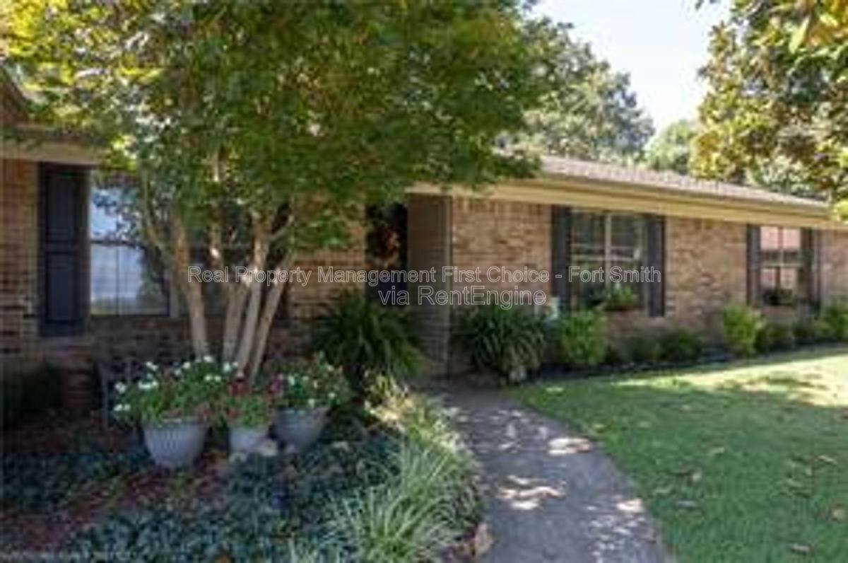House for rent at 306 Elfen Glen St, Van Buren, AR 72956