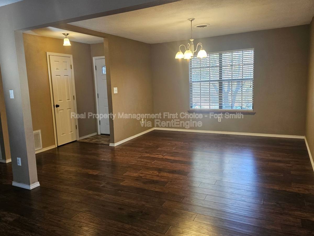 House for rent at 306 Elfen Glen St, Van Buren, AR 72956