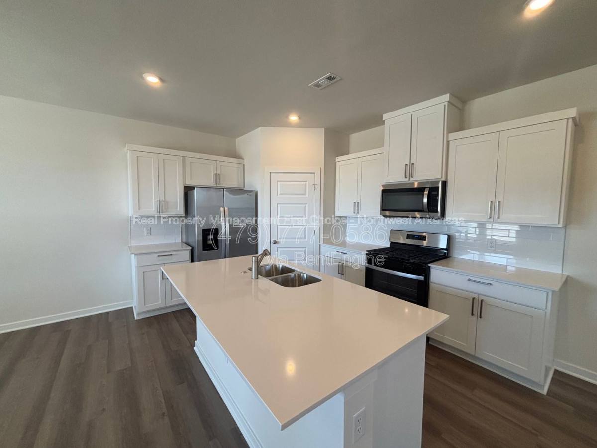 House for rent at 4802 W Planetree St, Fayetteville, AR 72704