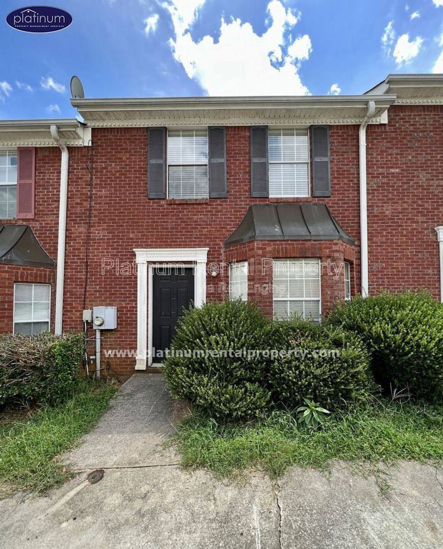 Townhouse for rent at 5687 Windfall Lane, Lithonia, GA 30058