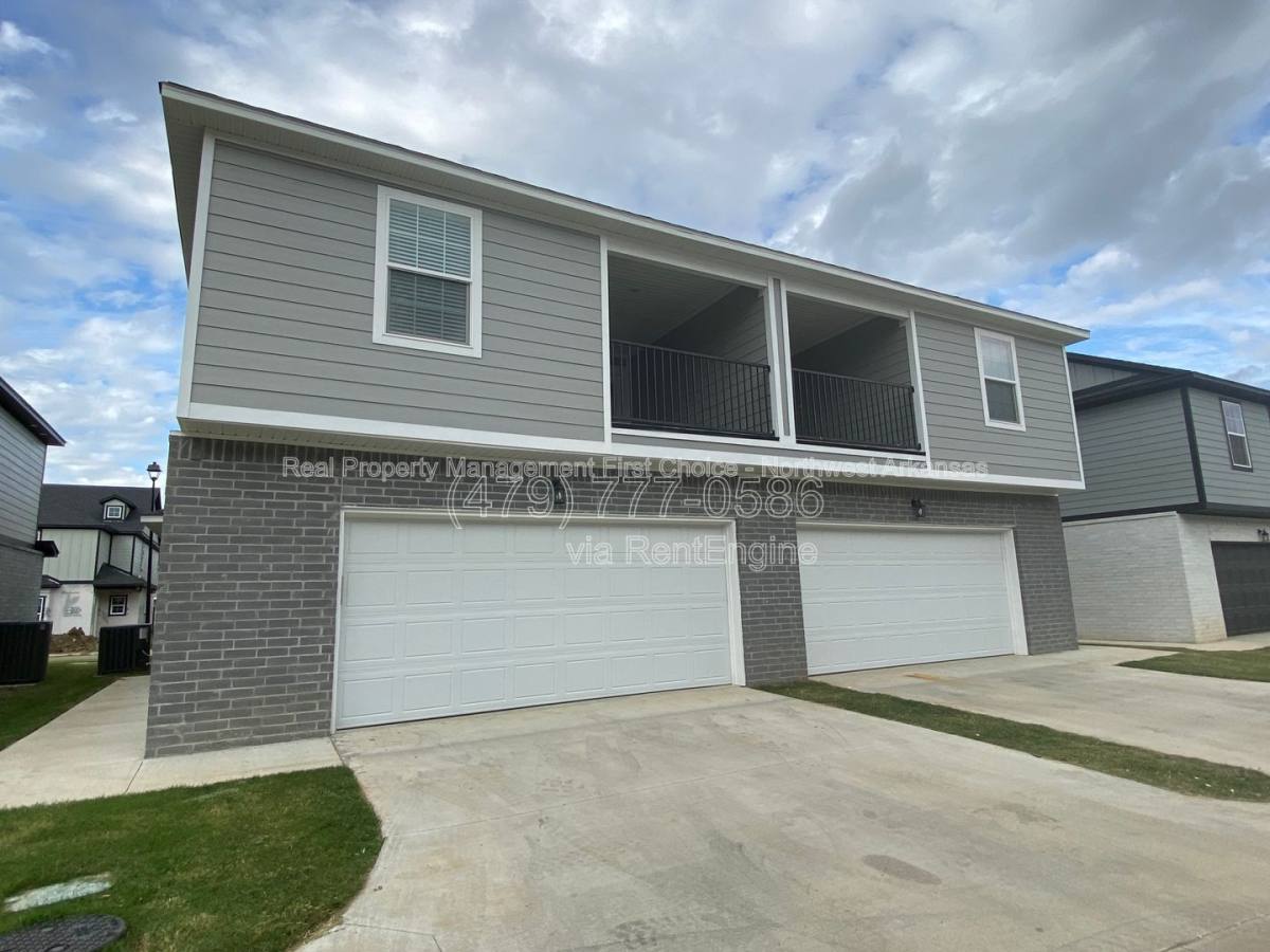 Apartment for rent at 926 S Benchmark Lane #926 2, Fayetteville, AR 72704