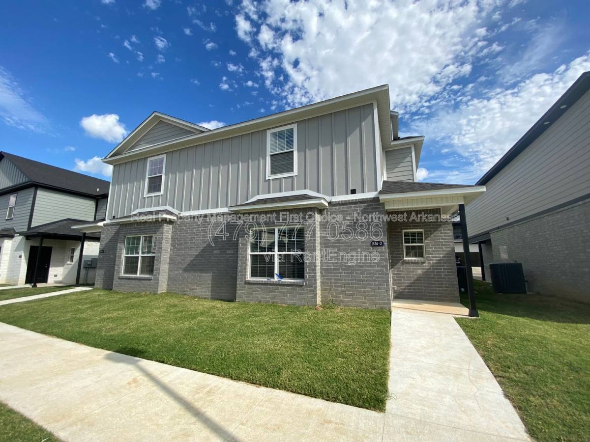 Apartment for rent at 998 S Benchmark Lane #998 1, Fayetteville, AR 72704