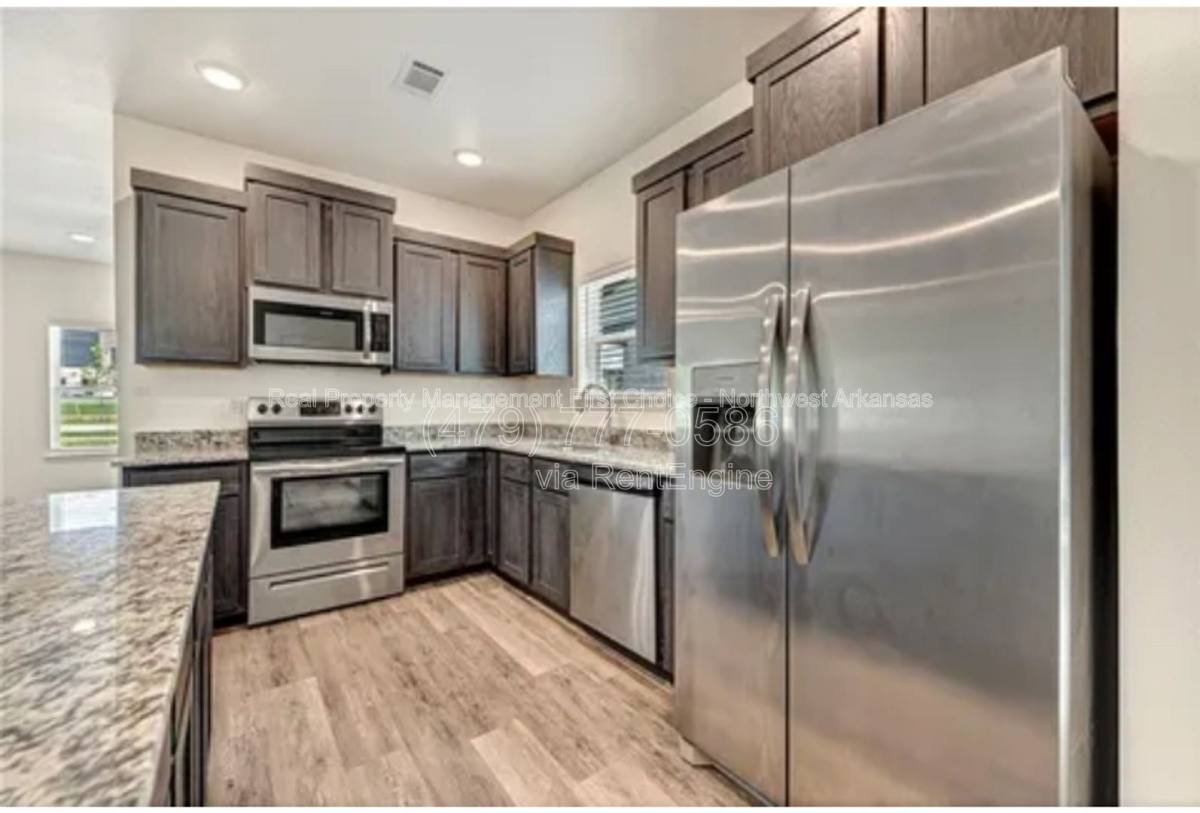 Apartment for rent at 998 S Benchmark Lane #998 1, Fayetteville, AR 72704