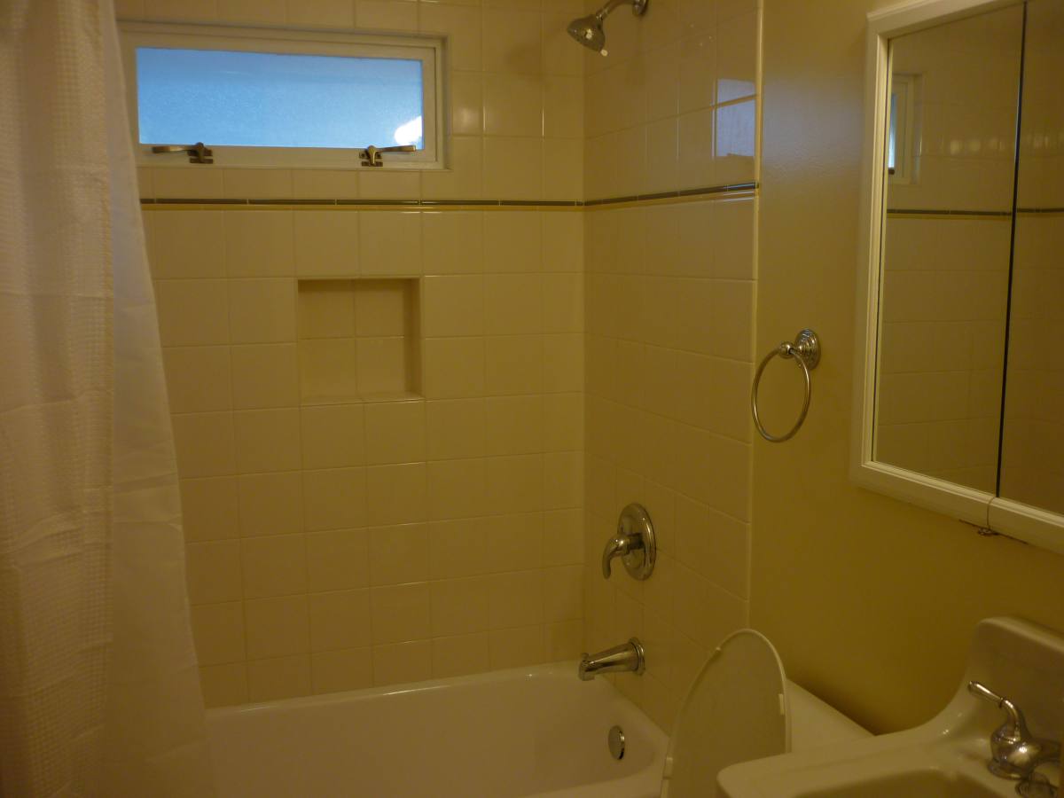Townhouse for rent at 12509 26th Ave NE, Seattle, WA 98125