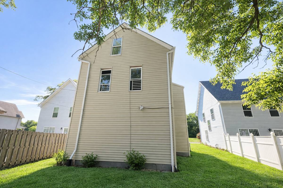 Townhouse for rent at 2195 E 73rd St, Cleveland, OH 44103