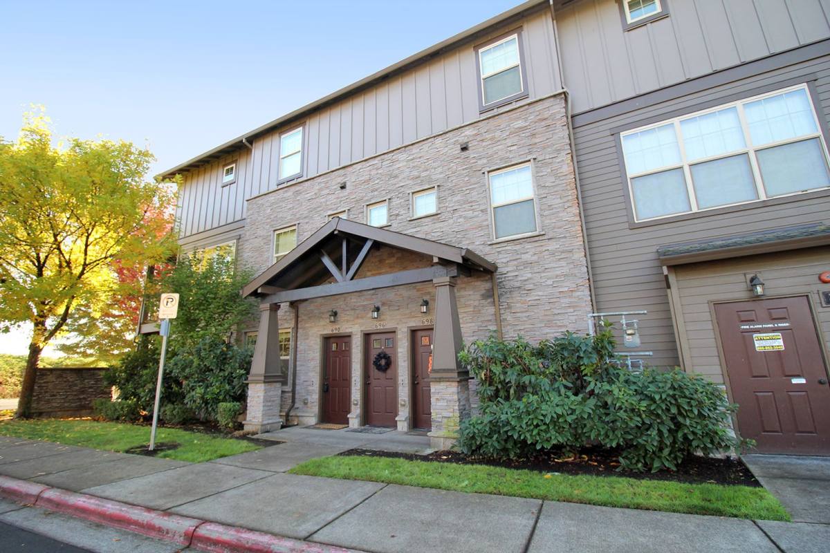Condo for rent at 690 NE Adwick Dr, Beaverton, OR 97006