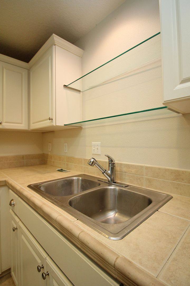 Condo for rent at 690 NE Adwick Dr, Beaverton, OR 97006