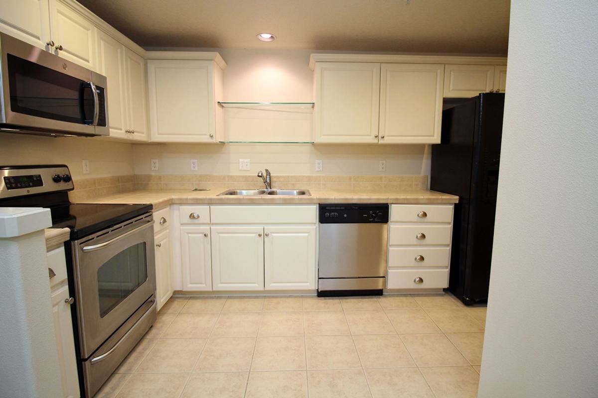 Condo for rent at 690 NE Adwick Dr, Beaverton, OR 97006