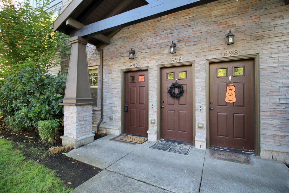 Condo for rent at 690 NE Adwick Dr, Beaverton, OR 97006