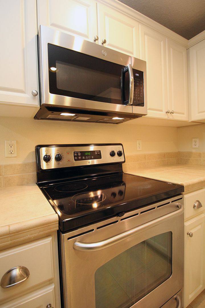 Condo for rent at 690 NE Adwick Dr, Beaverton, OR 97006