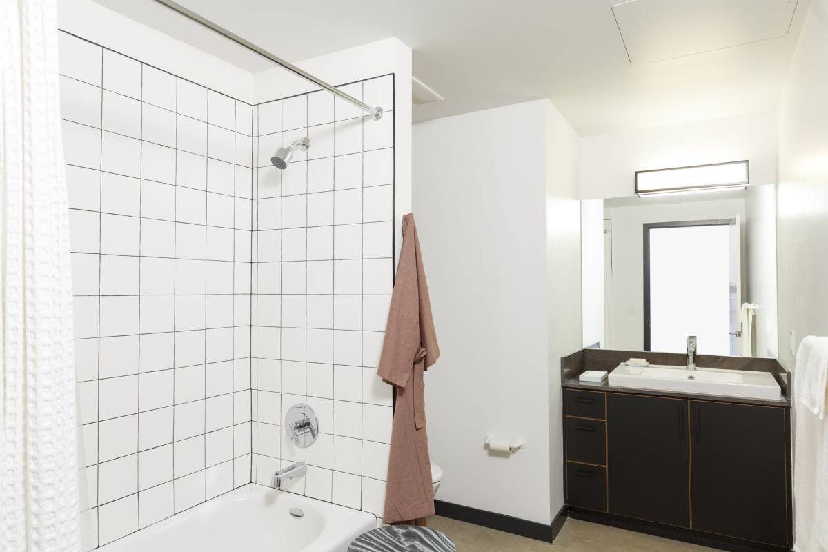 Apartment for rent at 100 Long Beach Blvd, Long Beach, CA 90802