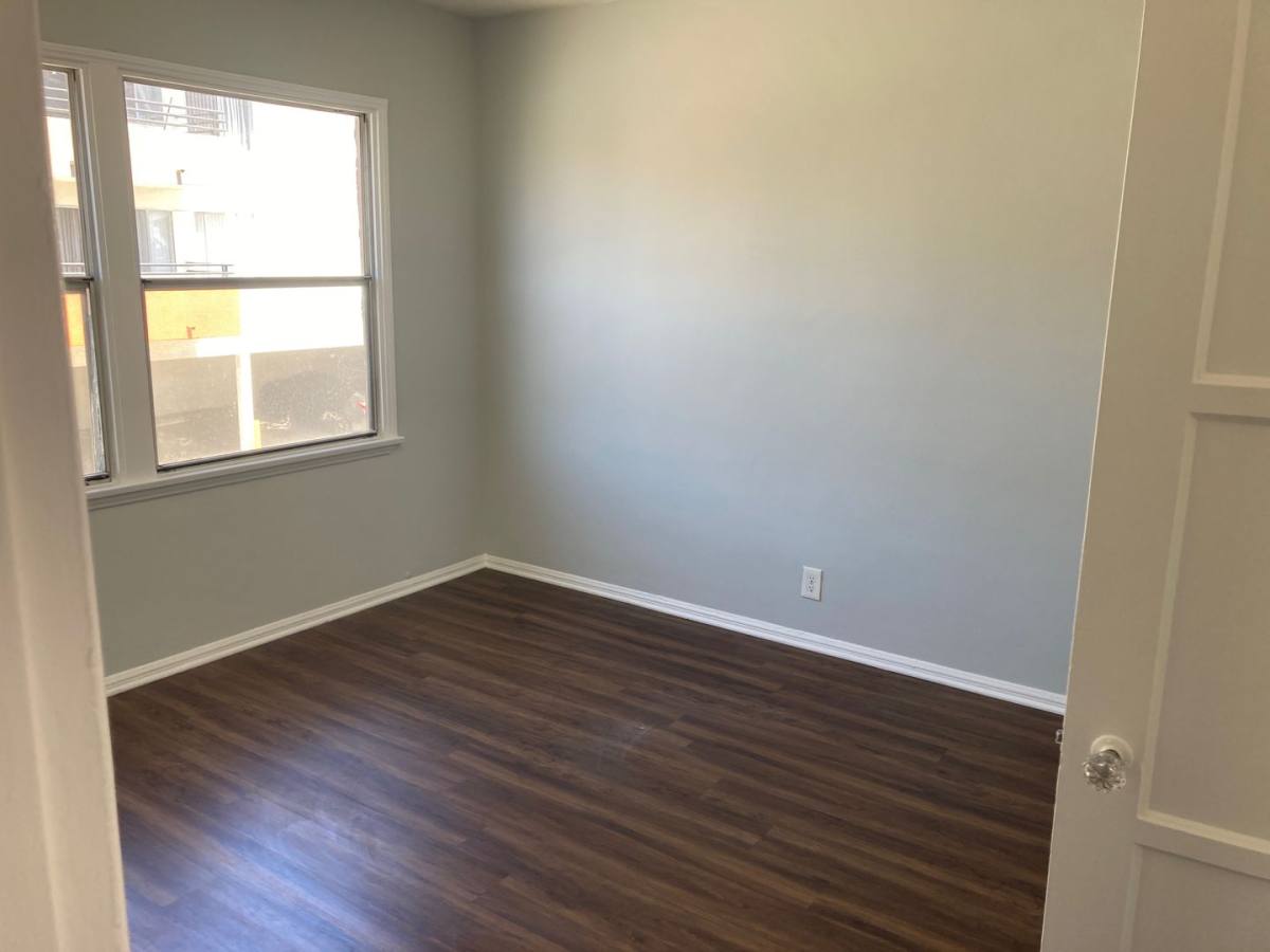 Apartment for rent at 516 N Normandie Ave, Los Angeles, CA 90004