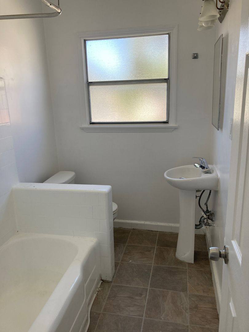 Apartment for rent at 516 N Normandie Ave, Los Angeles, CA 90004