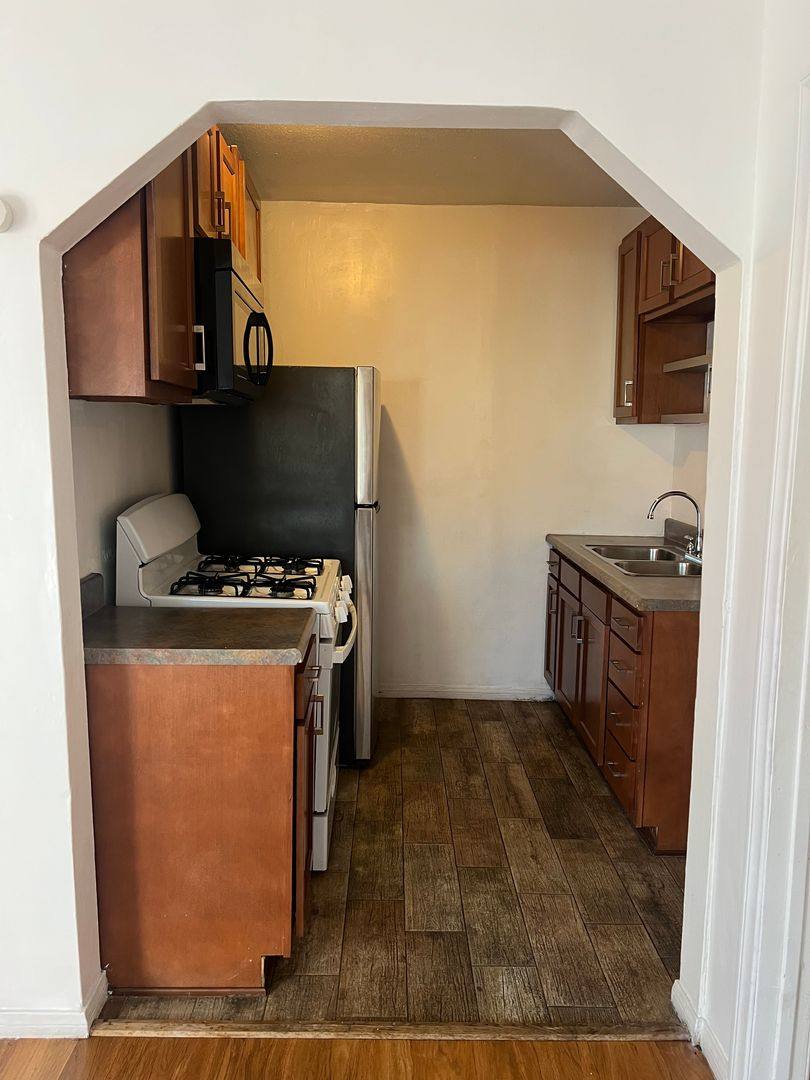 Apartment for rent at 1118 N Norman Court, Long Beach, CA 90813