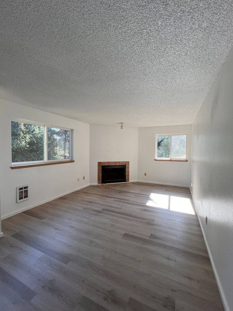 Apartment for rent at 10522 Lake City Way NE, Seattle, WA 98125