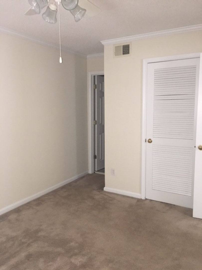 Apartment for rent at 326 Reed St, Tuscaloosa, AL 35401