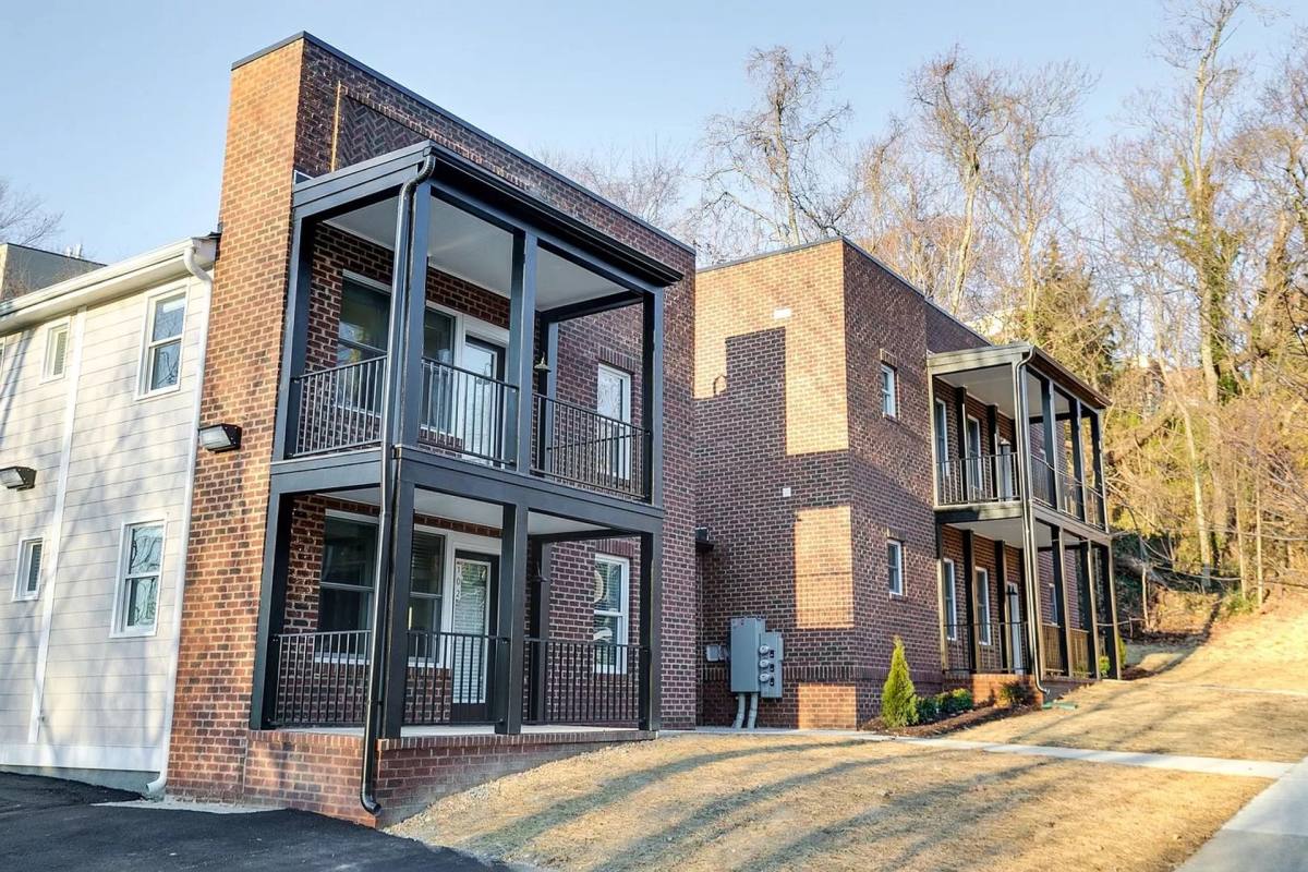 Apartment for rent at 3005 E Franklin St, Richmond, VA 23223