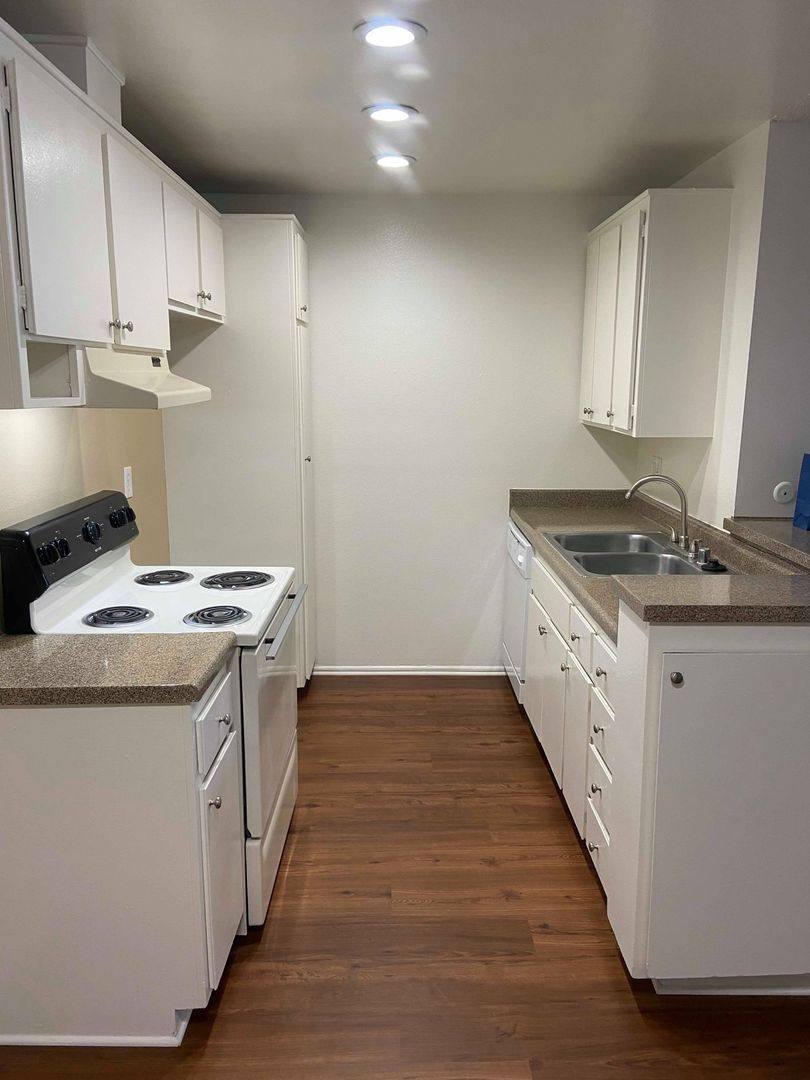 Apartment for rent at 15513 Williams St, Tustin, CA 92780