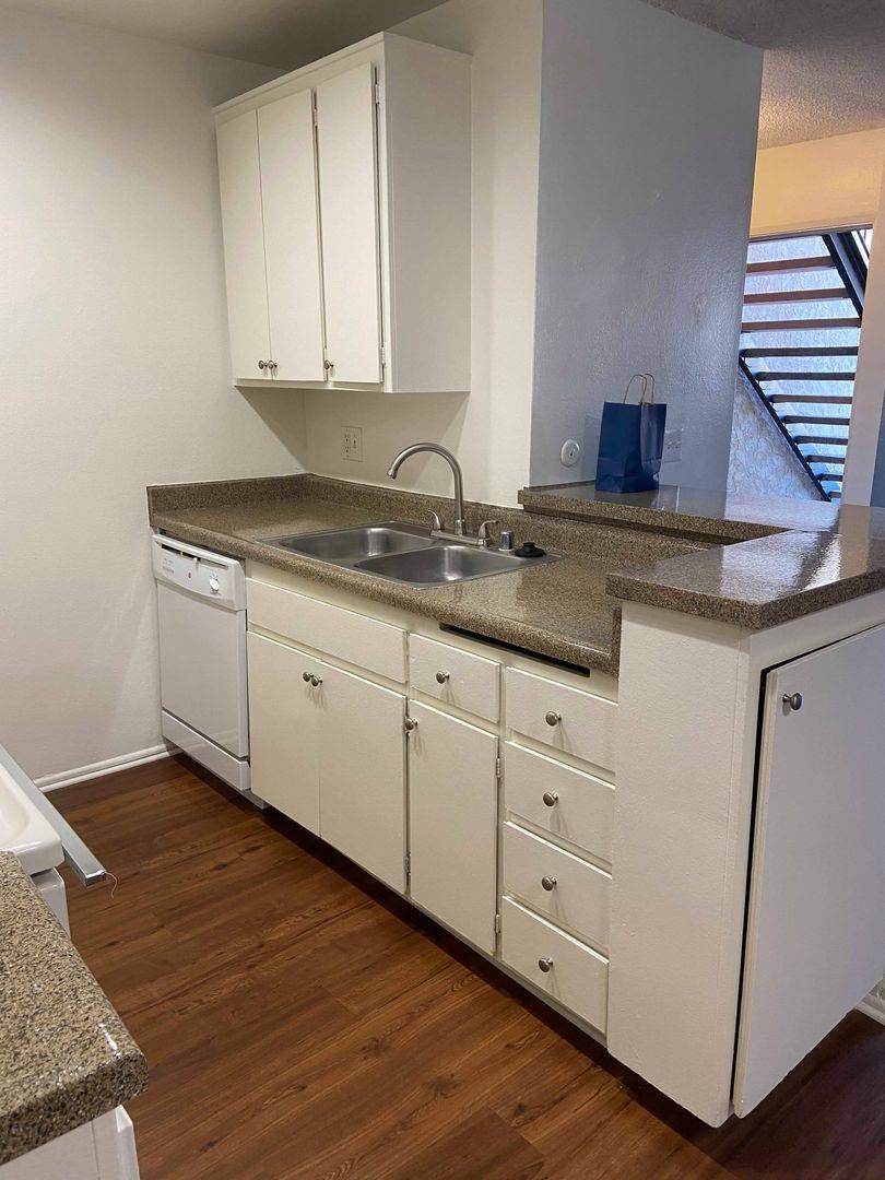 Apartment for rent at 15513 Williams St, Tustin, CA 92780