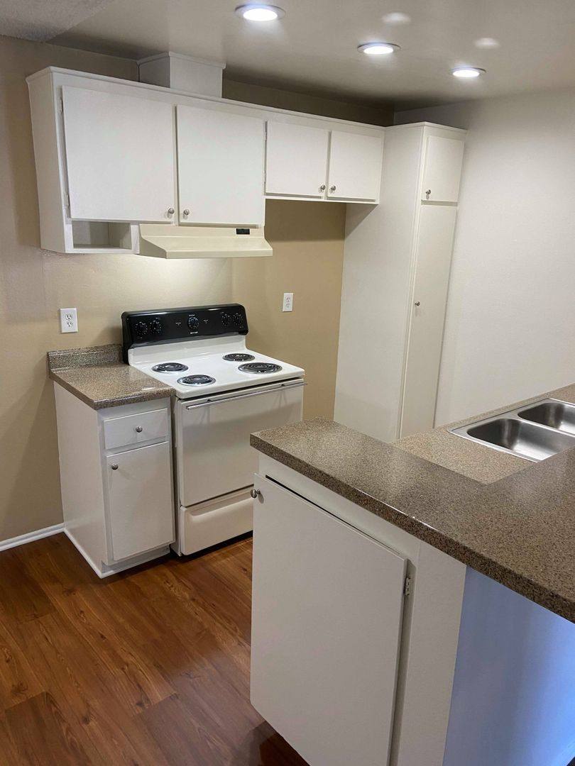 Apartment for rent at 15513 Williams St, Tustin, CA 92780