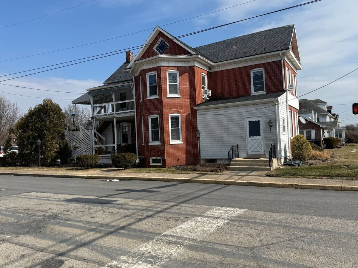 Apartment for rent at 400 Maple St, Manchester, PA 17345