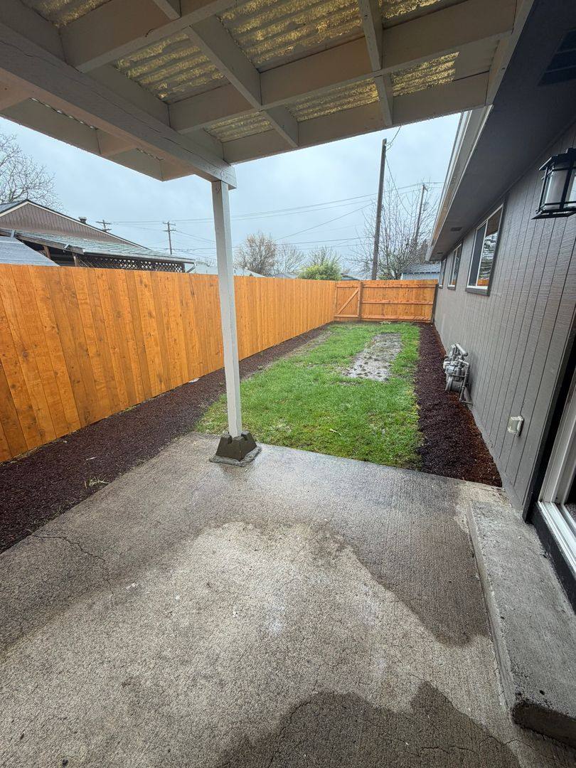 Townhouse for rent at 2840 Railroad St SE, Albany, OR 97322