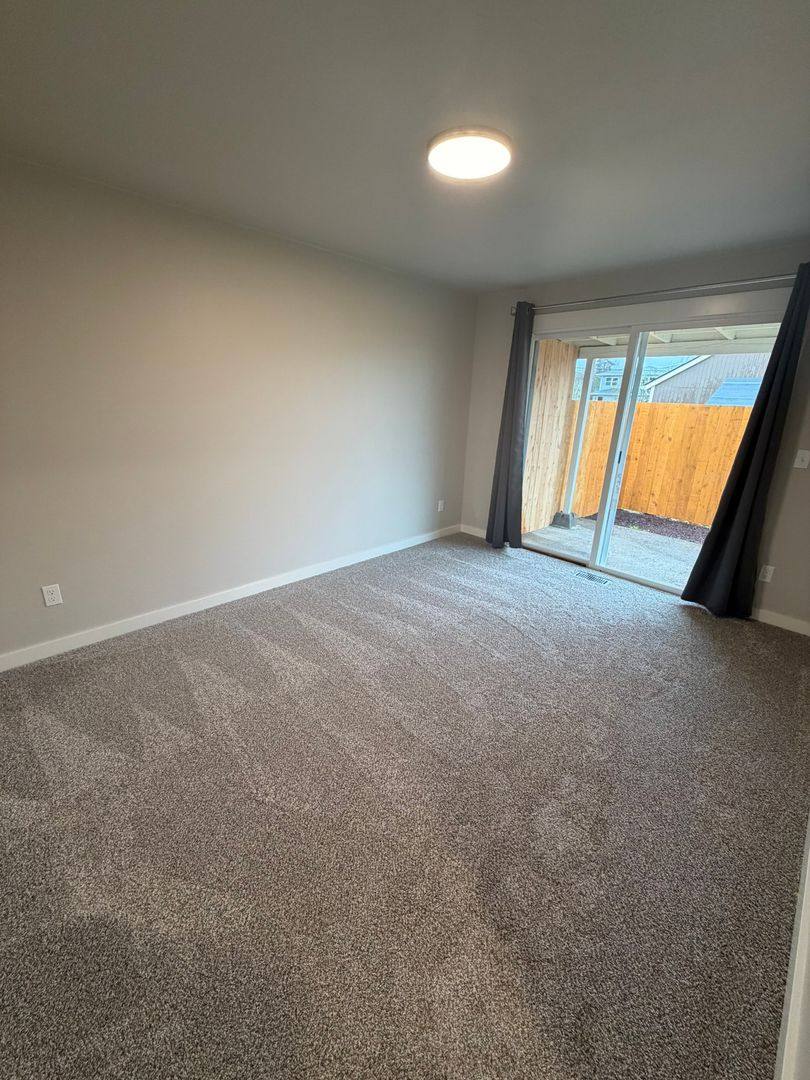 Townhouse for rent at 2840 Railroad St SE, Albany, OR 97322