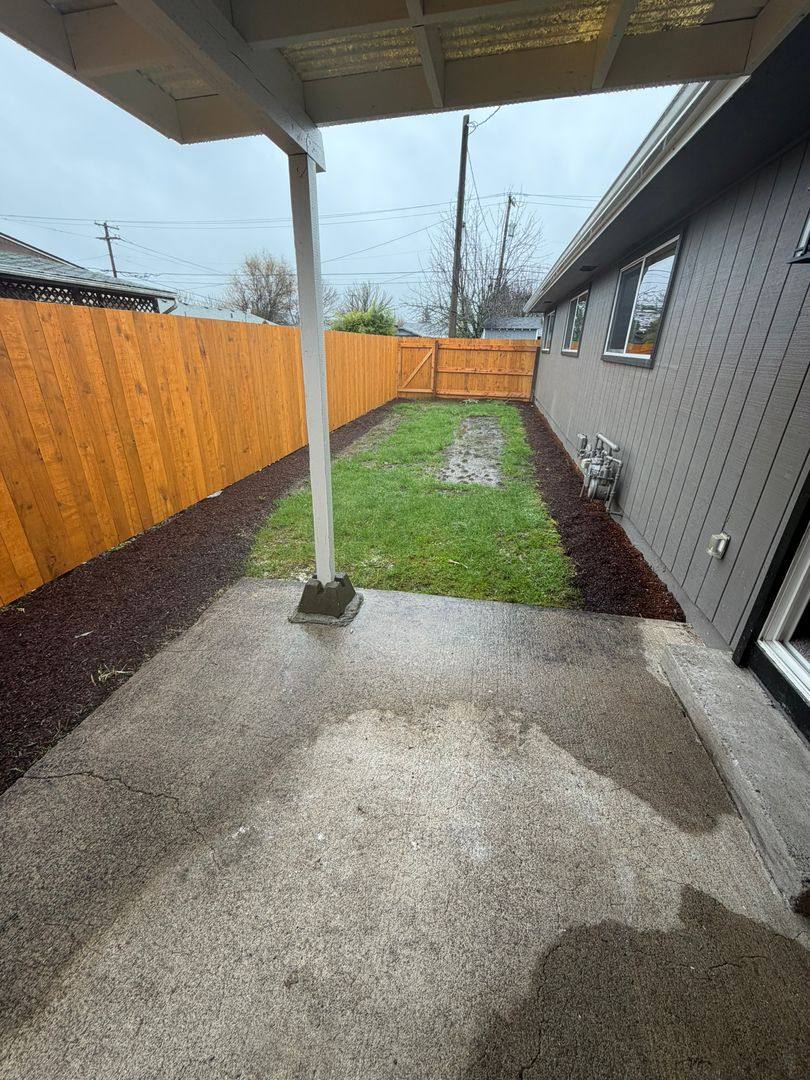 Townhouse for rent at 2840 Railroad St SE, Albany, OR 97322