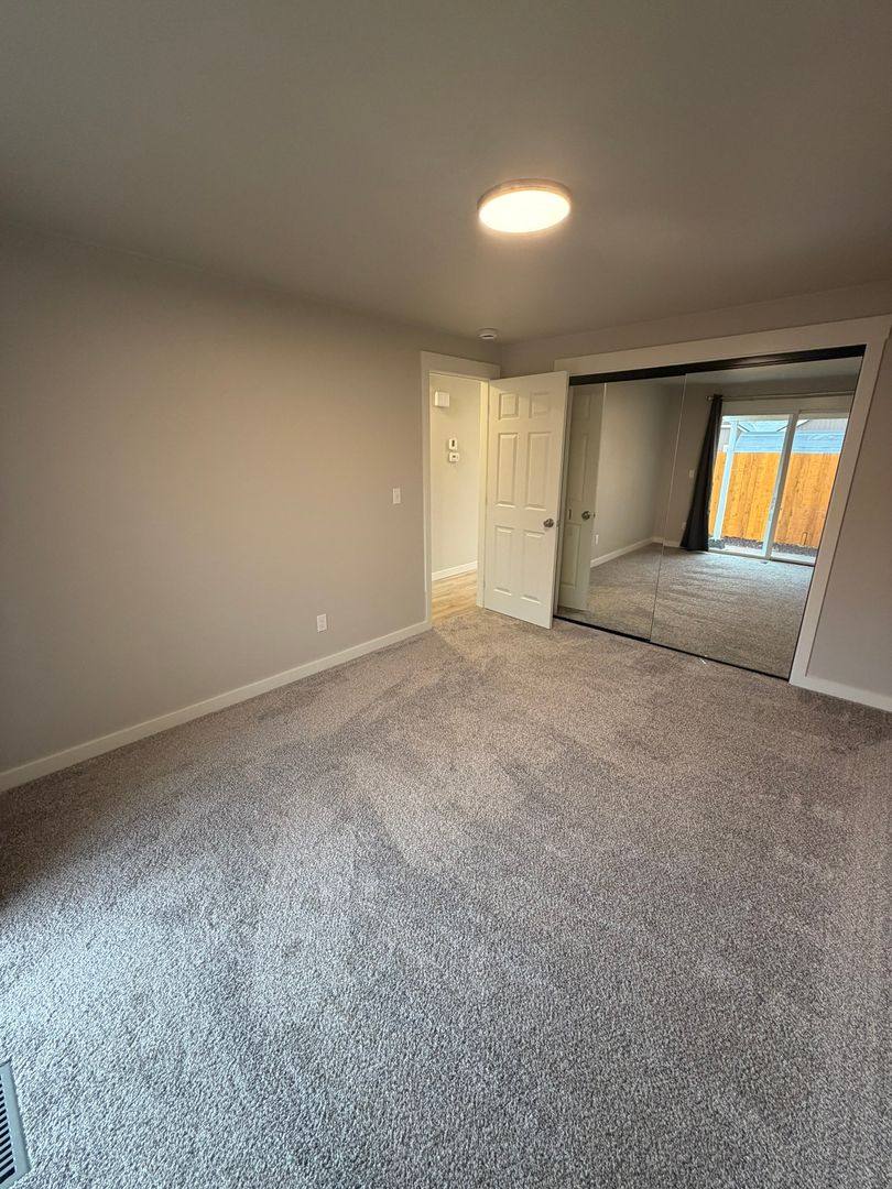 Townhouse for rent at 2840 Railroad St SE, Albany, OR 97322