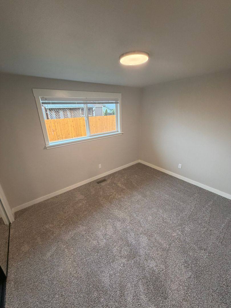 Townhouse for rent at 2840 Railroad St SE, Albany, OR 97322