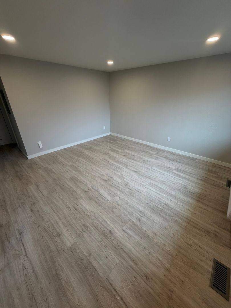 Townhouse for rent at 2910 Railroad St SE, Albany, OR 97322