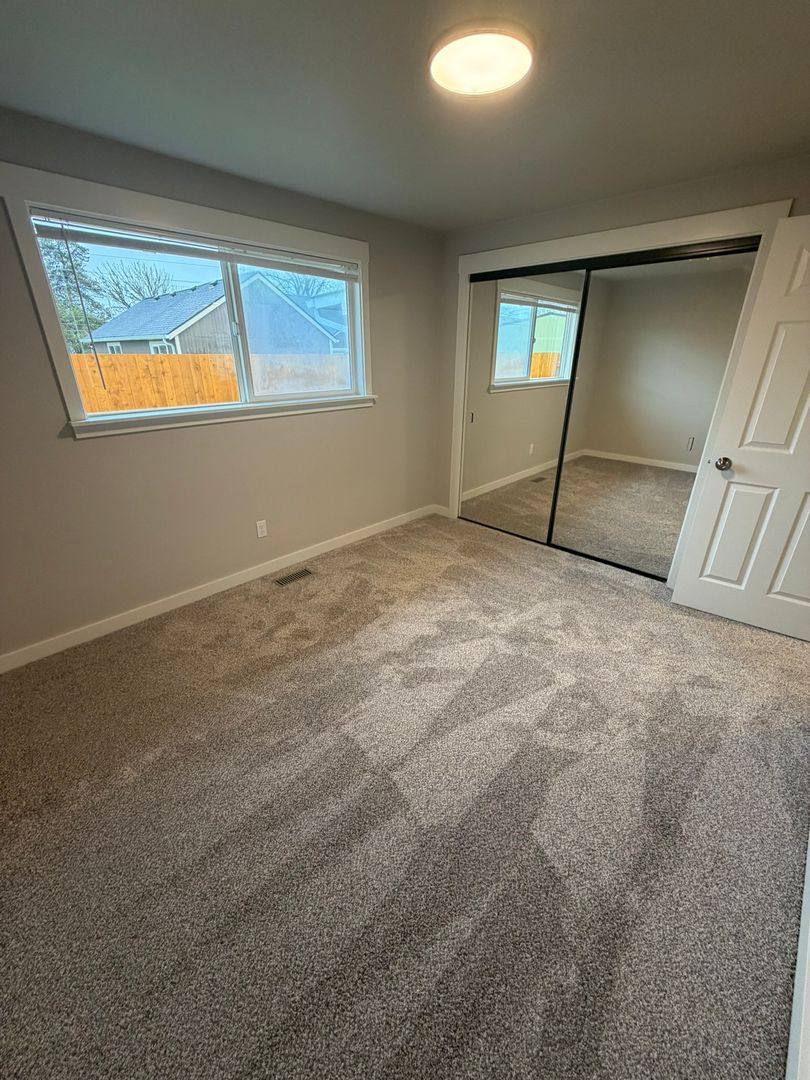 Townhouse for rent at 2910 Railroad St SE, Albany, OR 97322