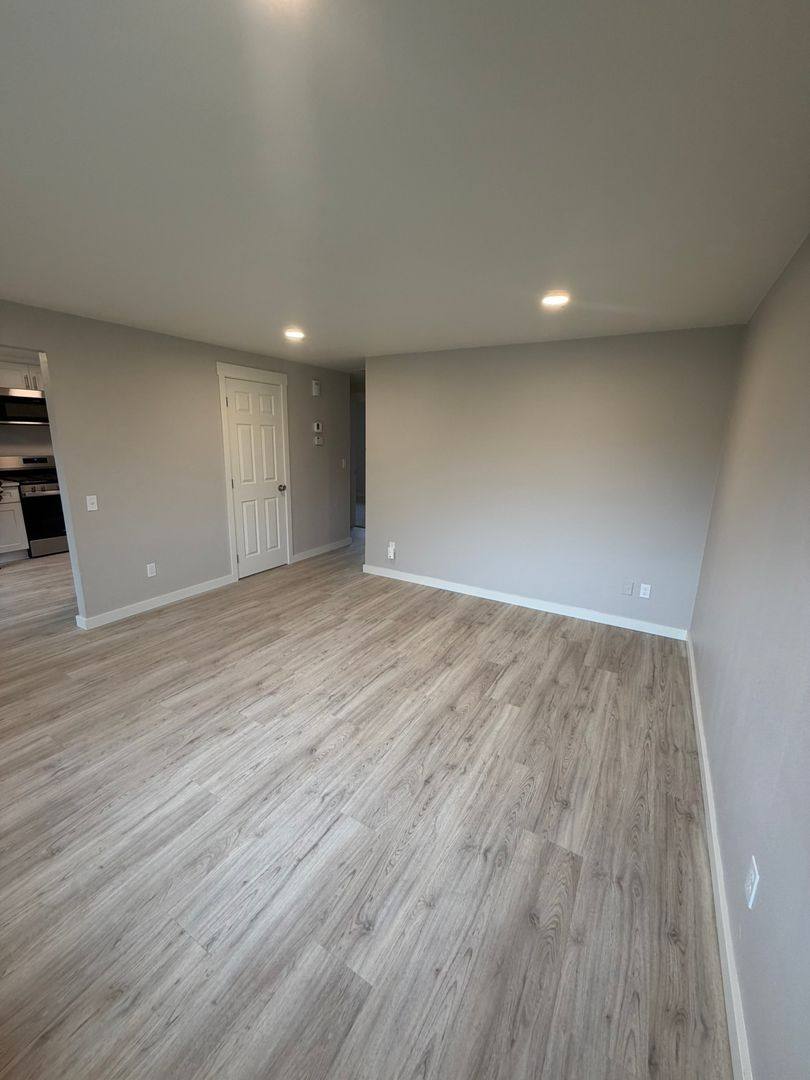 Townhouse for rent at 2910 Railroad St SE, Albany, OR 97322