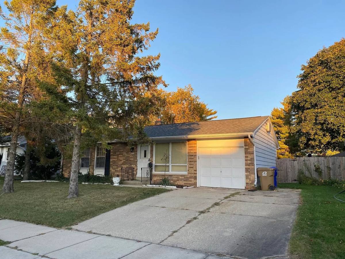 Apartment for rent at 2708 48th St, Kenosha, WI 53140