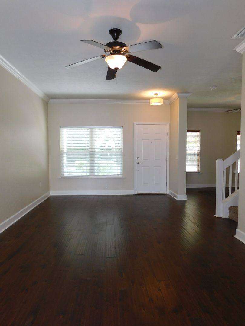 Townhouse for rent at 5156 NW 21st Dr, Gainesville, FL 32605