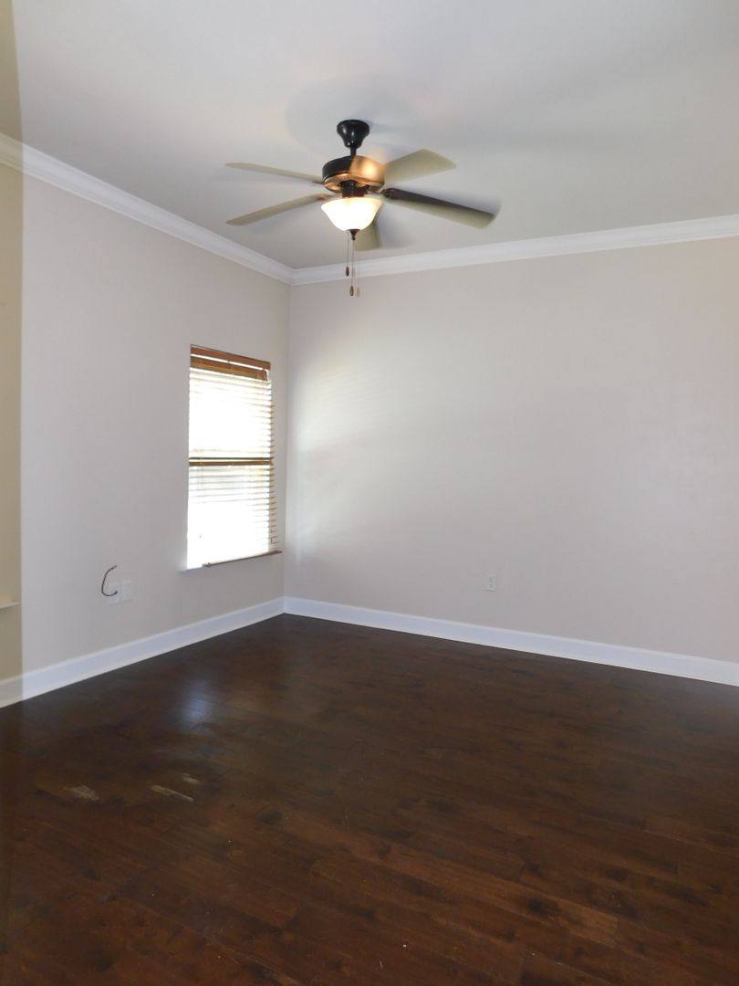 Townhouse for rent at 5156 NW 21st Dr, Gainesville, FL 32605
