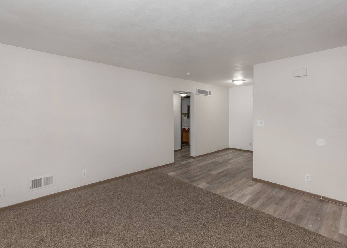 Apartment for rent at 2415 Jebens Ave, Davenport, IA 52804