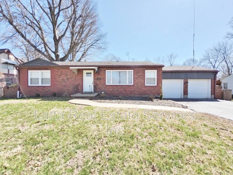 House for rent at 1203 W Beverly Rd, Independence, MO 64055