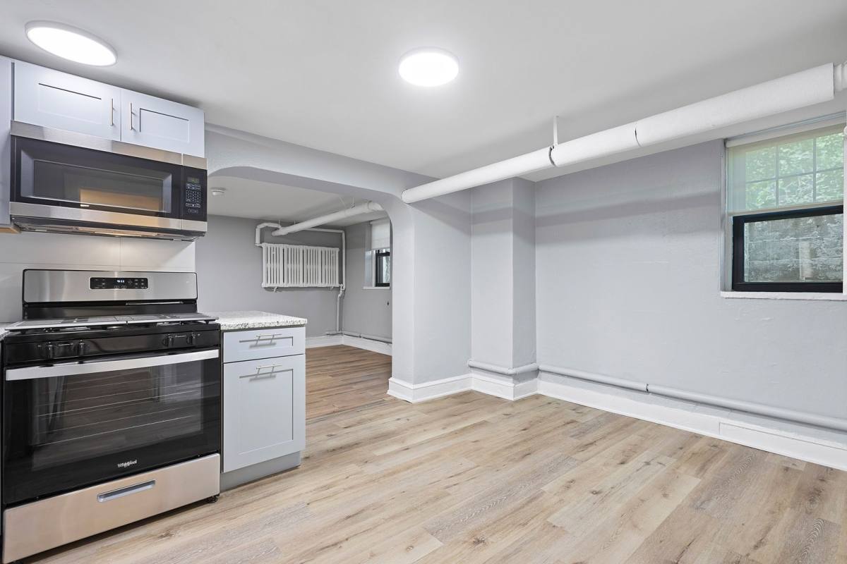 Apartment for rent at 1425 N Ave, Waukegan, IL 60085