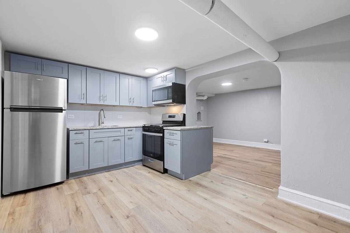 Apartment for rent at 1425 N Ave, Waukegan, IL 60085