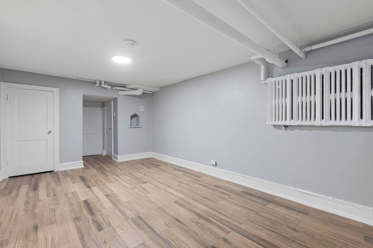 Apartment for rent at 1425 N Ave, Waukegan, IL 60085