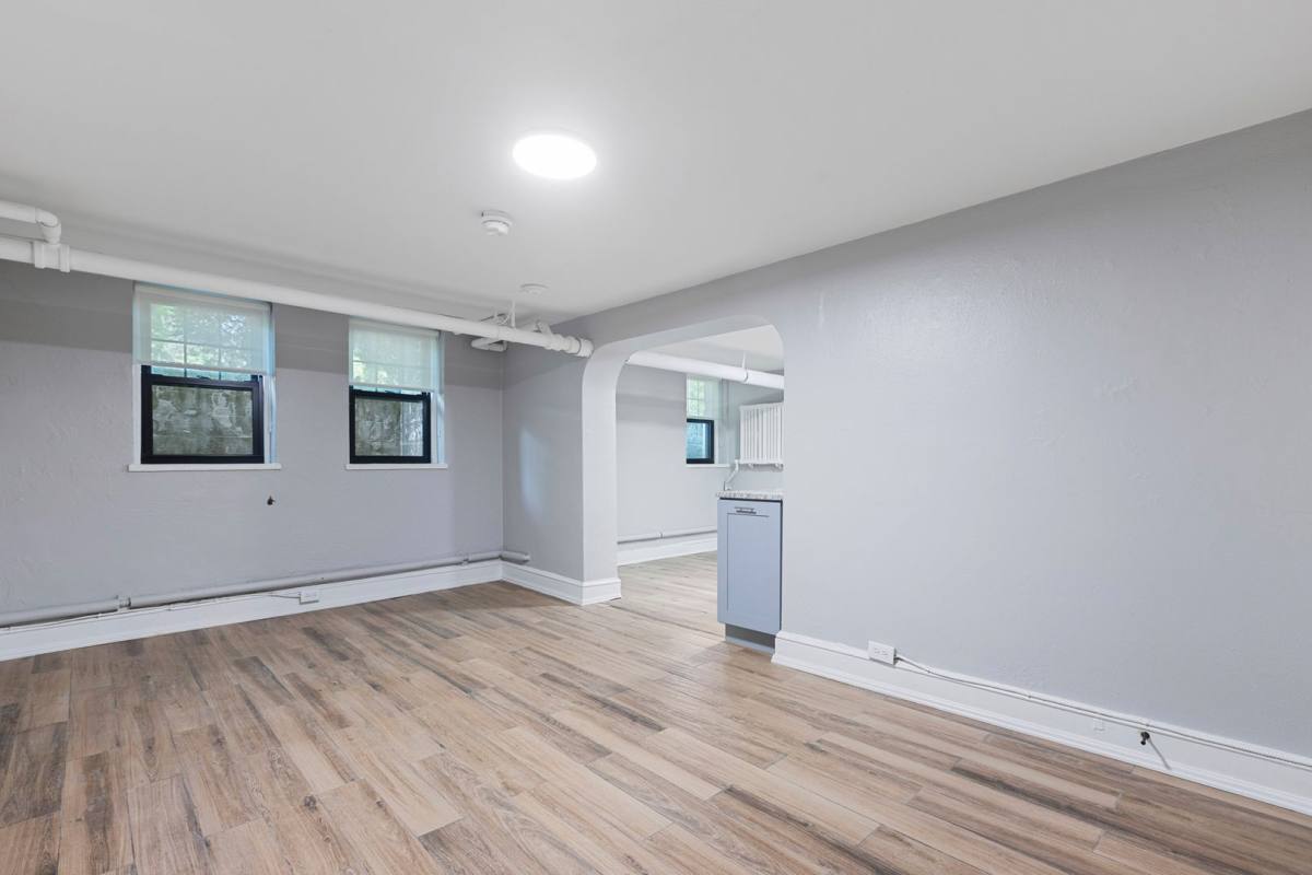 Apartment for rent at 1425 N Ave, Waukegan, IL 60085