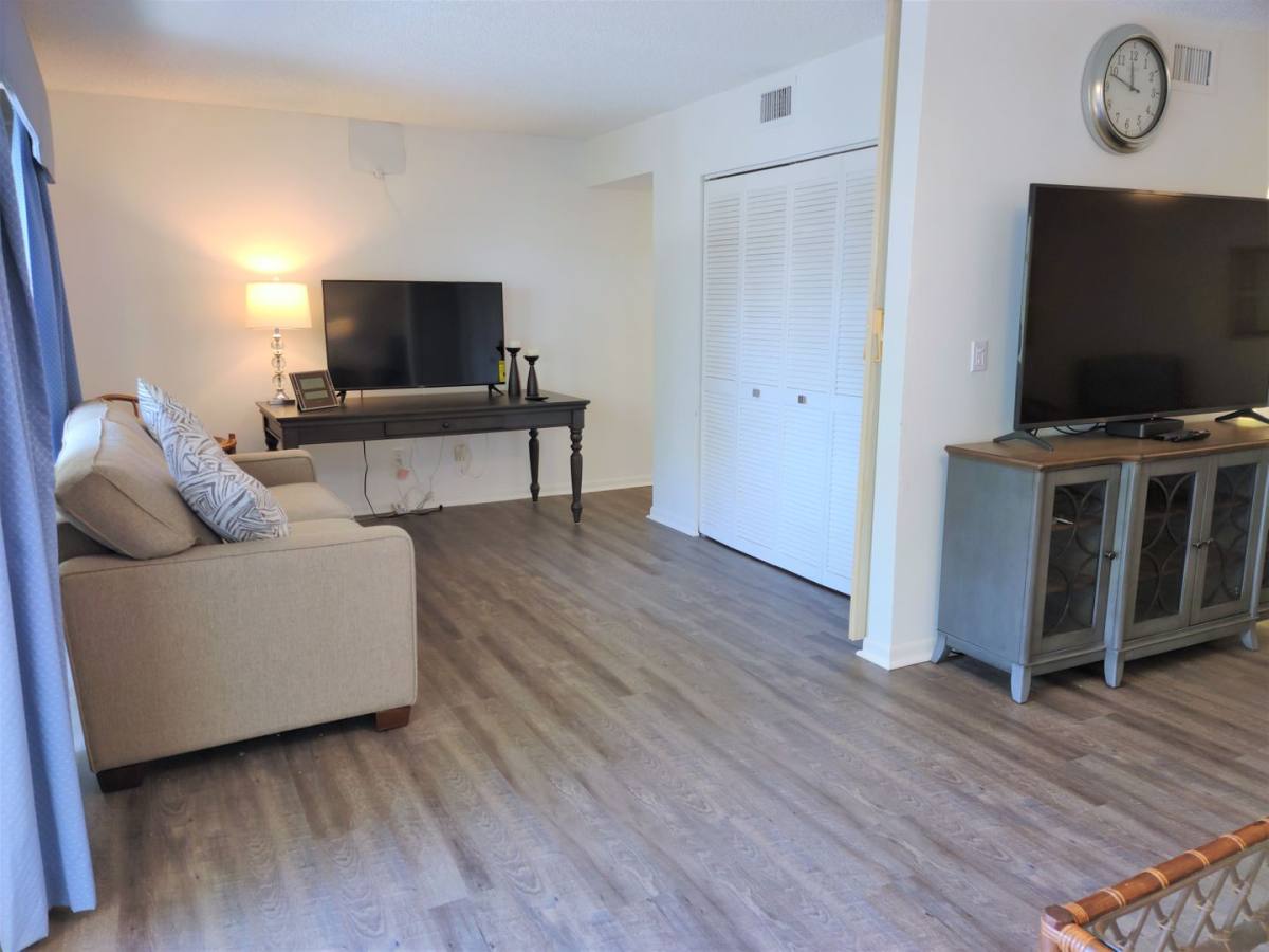 Apartment for rent at 650 Bird Bay Dr E, Venice, FL 34285