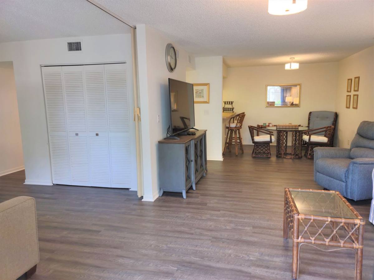 Apartment for rent at 650 Bird Bay Dr E, Venice, FL 34285