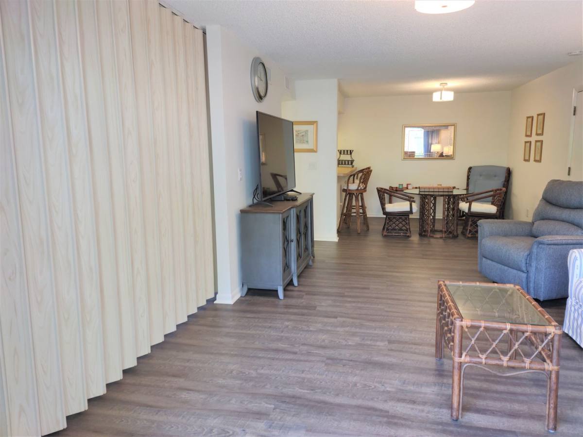 Apartment for rent at 650 Bird Bay Dr E, Venice, FL 34285
